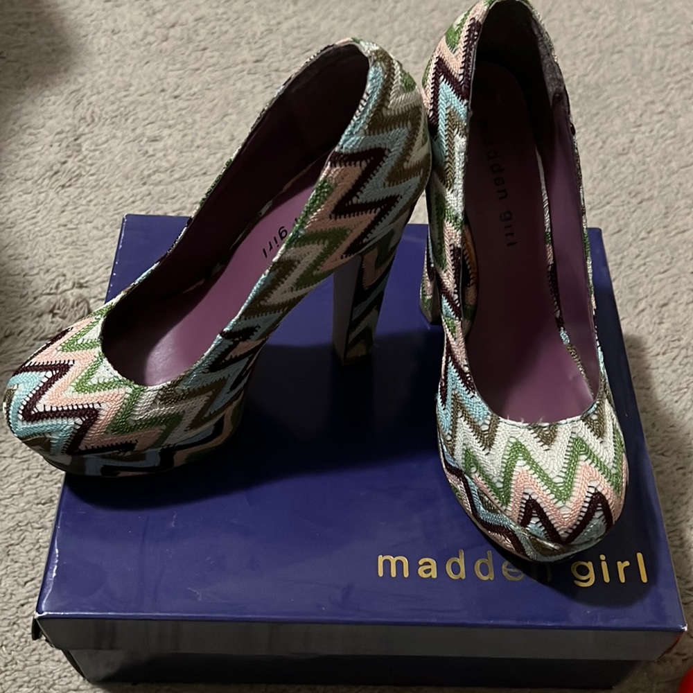 Multi Colored Zigzag Pattern Platform Pumps - image 1